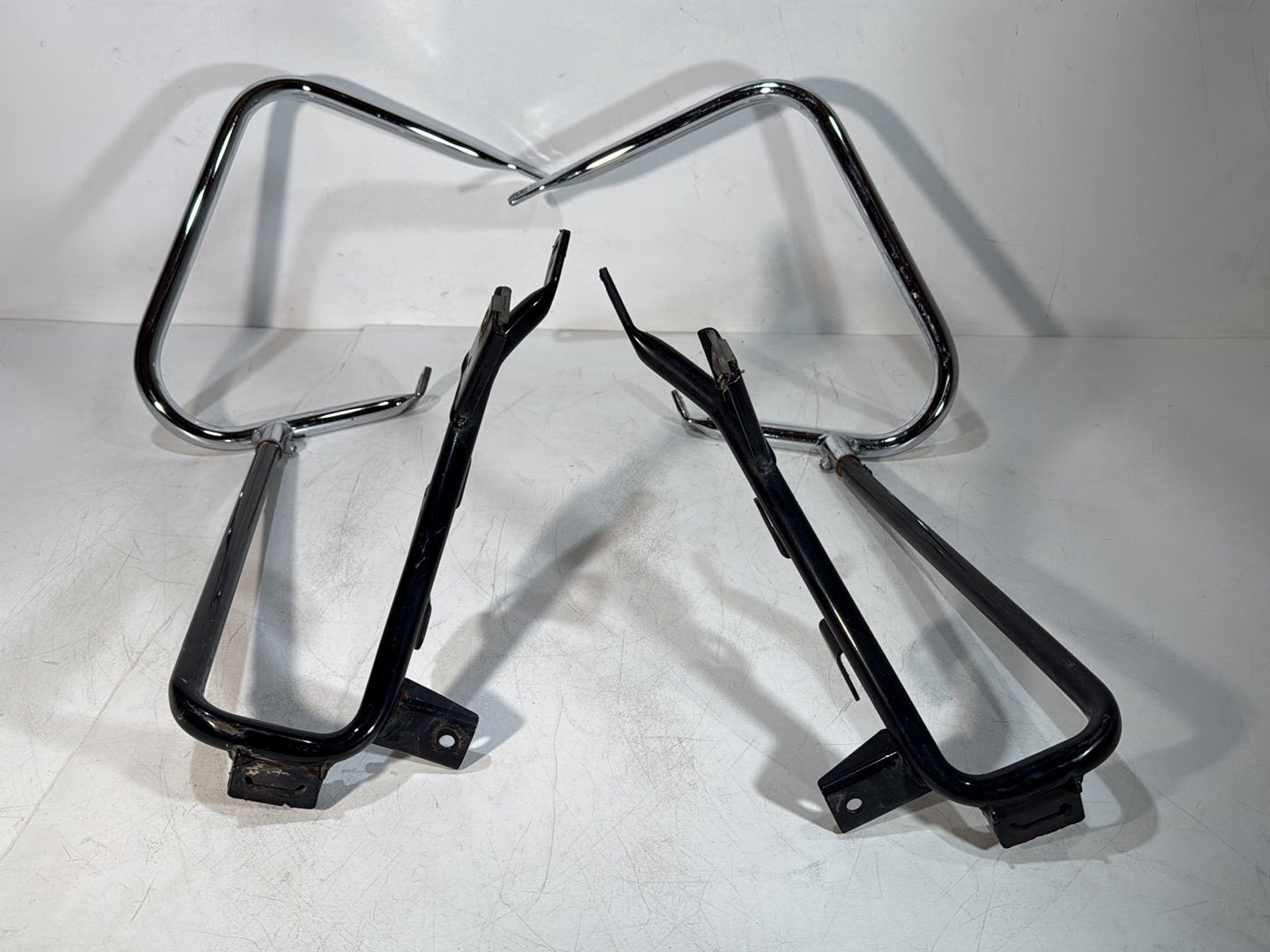 2008 - 2016 Harley-Davidson Touring Electra Glide Ultra Rear Left Right Saddlebag Guard Rails Bar 	49194-09A