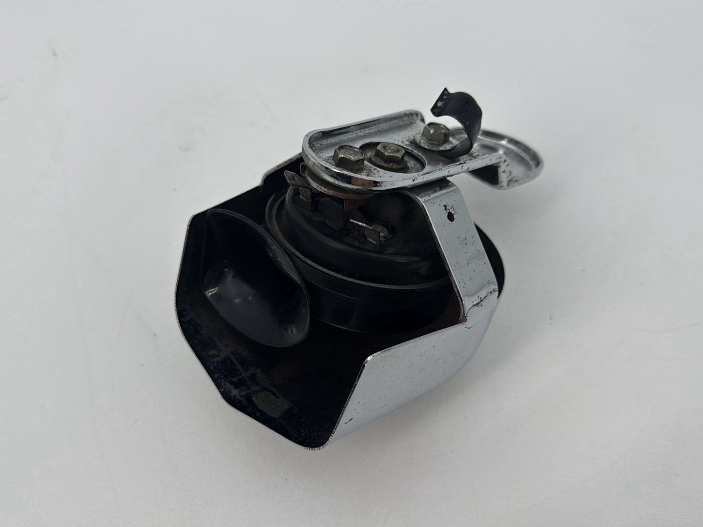 1999 - 2006 Harley-Davidson Dyna Low Rider Horn Signal Klaxon Chrome Cover