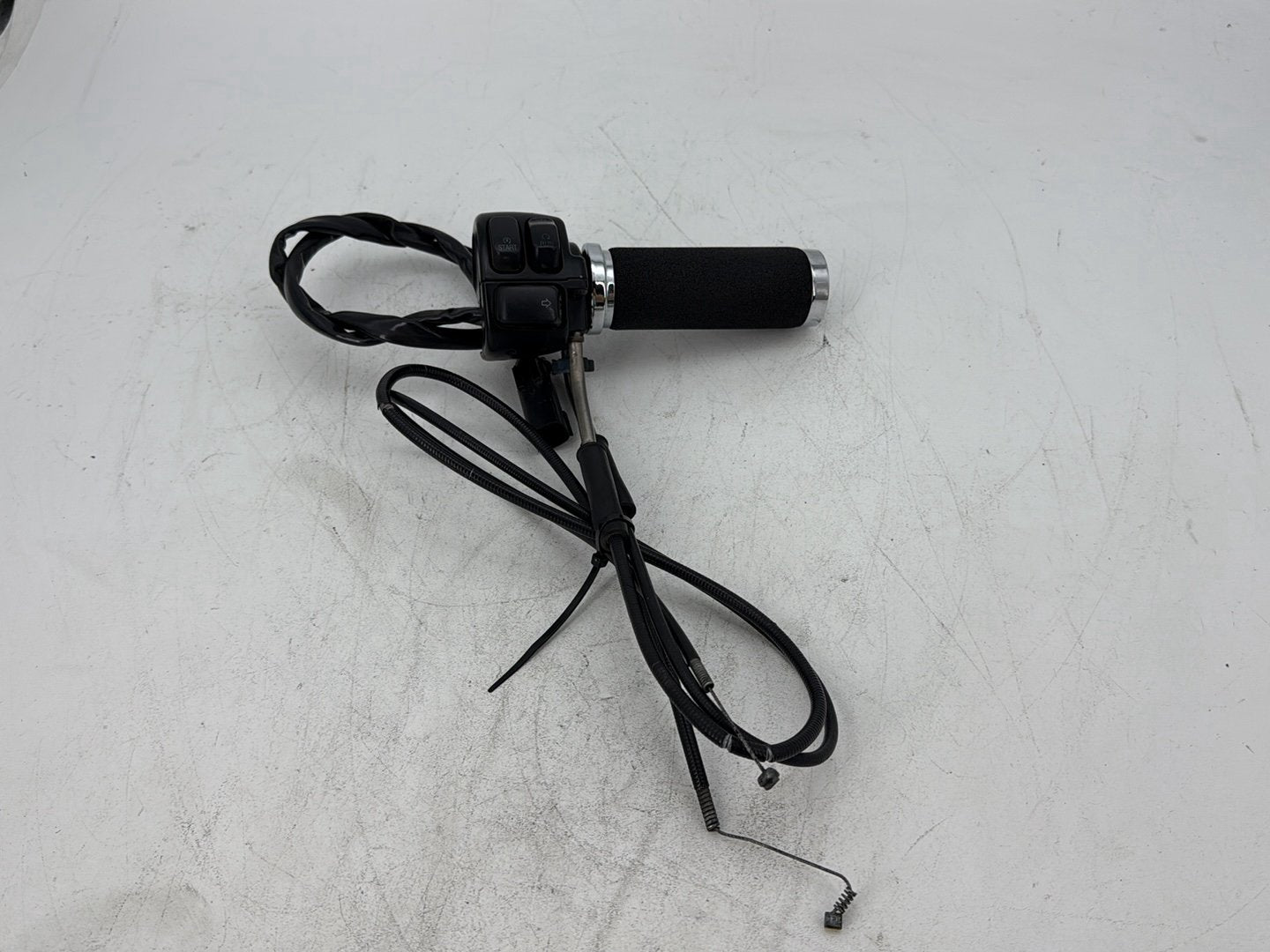2009 Harley Sportster 883 Low XL883L OEM Right Engine Start Kill Switches Controls