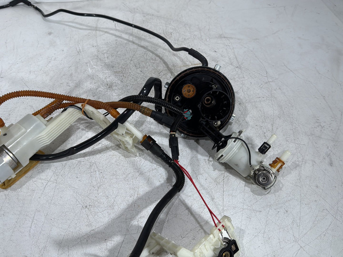 2011 Harley Road Glide Touring FLTRX OEM Fuel Pump Gas Gasoline Petrol Sending