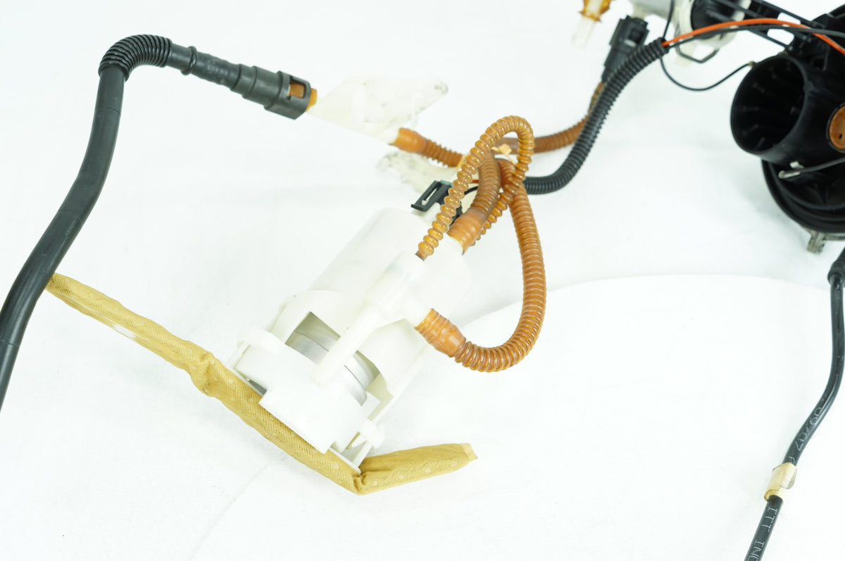 08 Harley Touring Electra Glide Ultra OEM Fuel Pump Gas Gasoline Petrol Sending