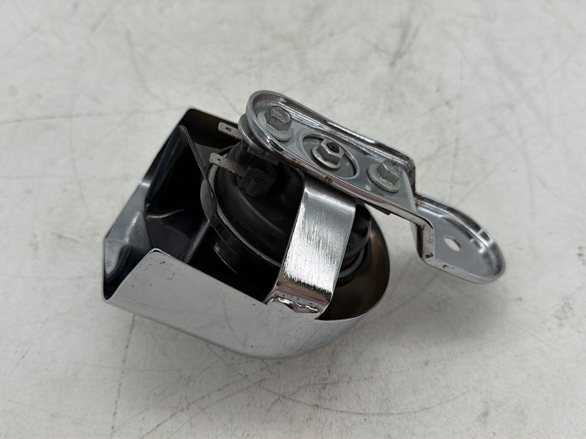 2009 Harley Dyna Street Bob FXDB OEM Horn Signal Klaxon Chrome Cover