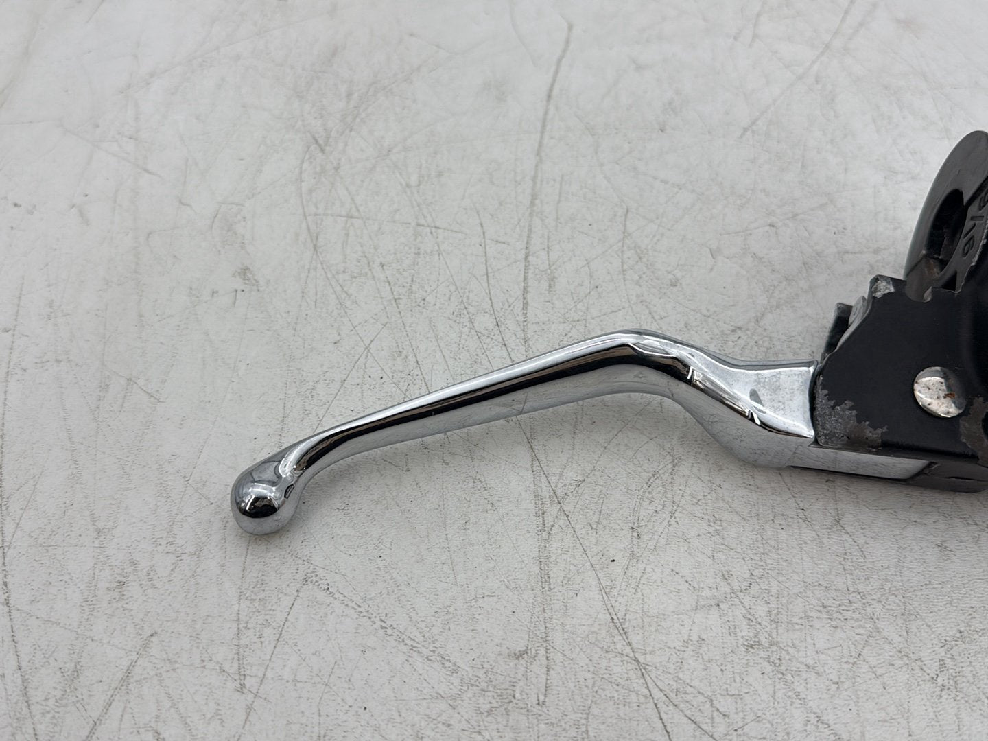 2005 Harley Dyna FXDWG Wide Glide OEM Front Right Hand Brake Lever Master Cylinder Reservoir