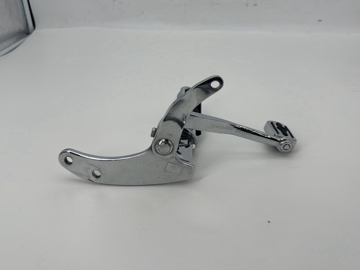 1999 - 2006 Harley-Davidson Dyna Wide Glide Left Driver Foot Controls Peg Rest  	33693-93