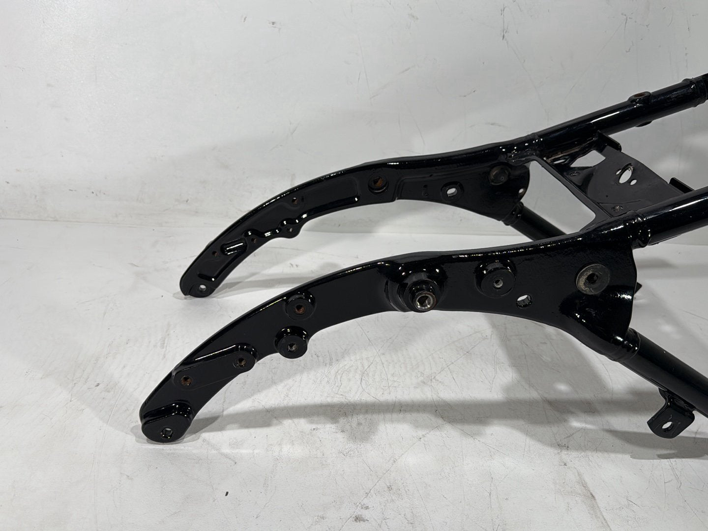 2010 Harley Street Glide Touring FLHX OEM Rear Back Sub Frame Rail Bar 48079-09BHP