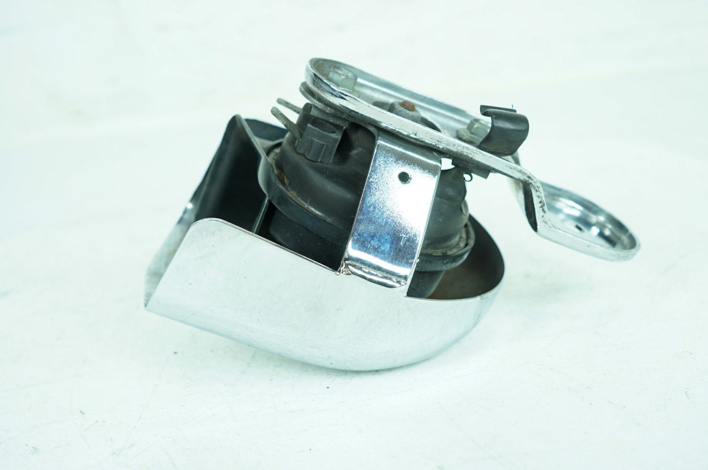 2007 - 2017 Harley-Davidson Dyna Low Rider Horn Signal Klaxon Chrome Cover 69012-93A