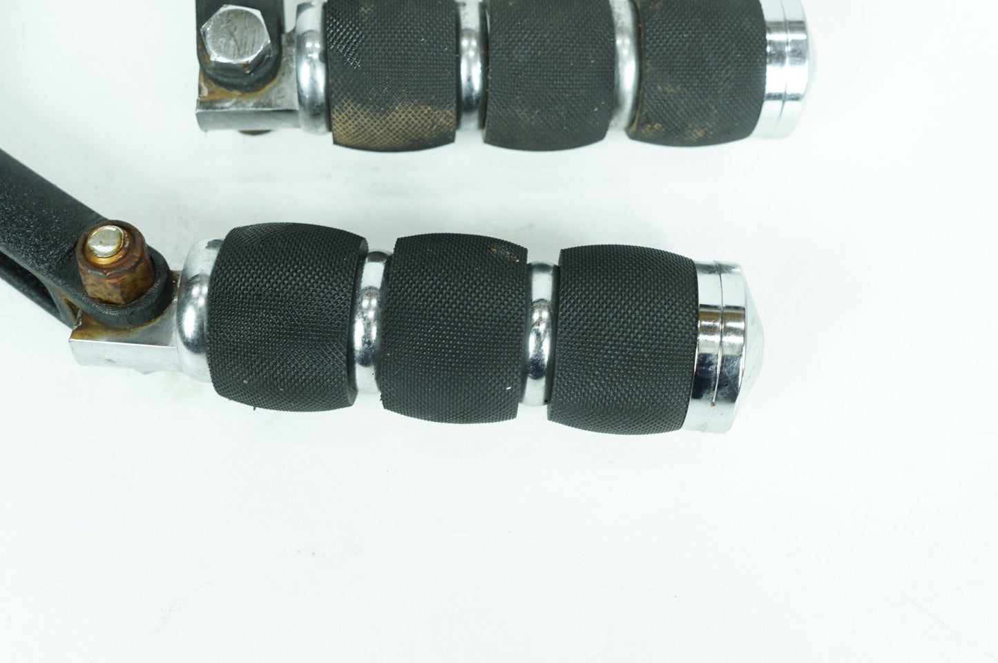 2007 - 2016 Harley-Davidson Dyna Super Glide Custom Passenger Left & Right Foot Pegs 49224-06A