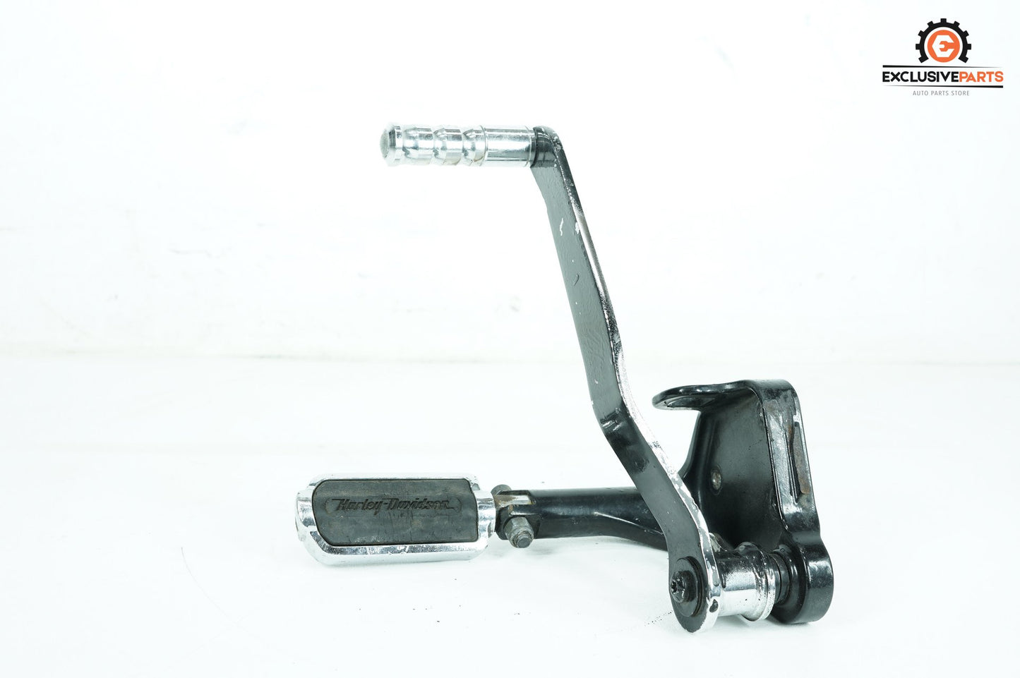 1999 - 2006 Harley-Davidson Softail Deuce Right Driver Foot Controls Peg Rest 42507-00B