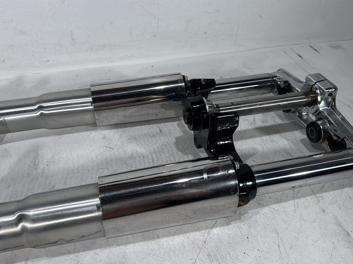 2013 Harley Heritage Softail Classic FLSTC OEM Front Triple Tree Set & LH RH Fork Legs Sliders