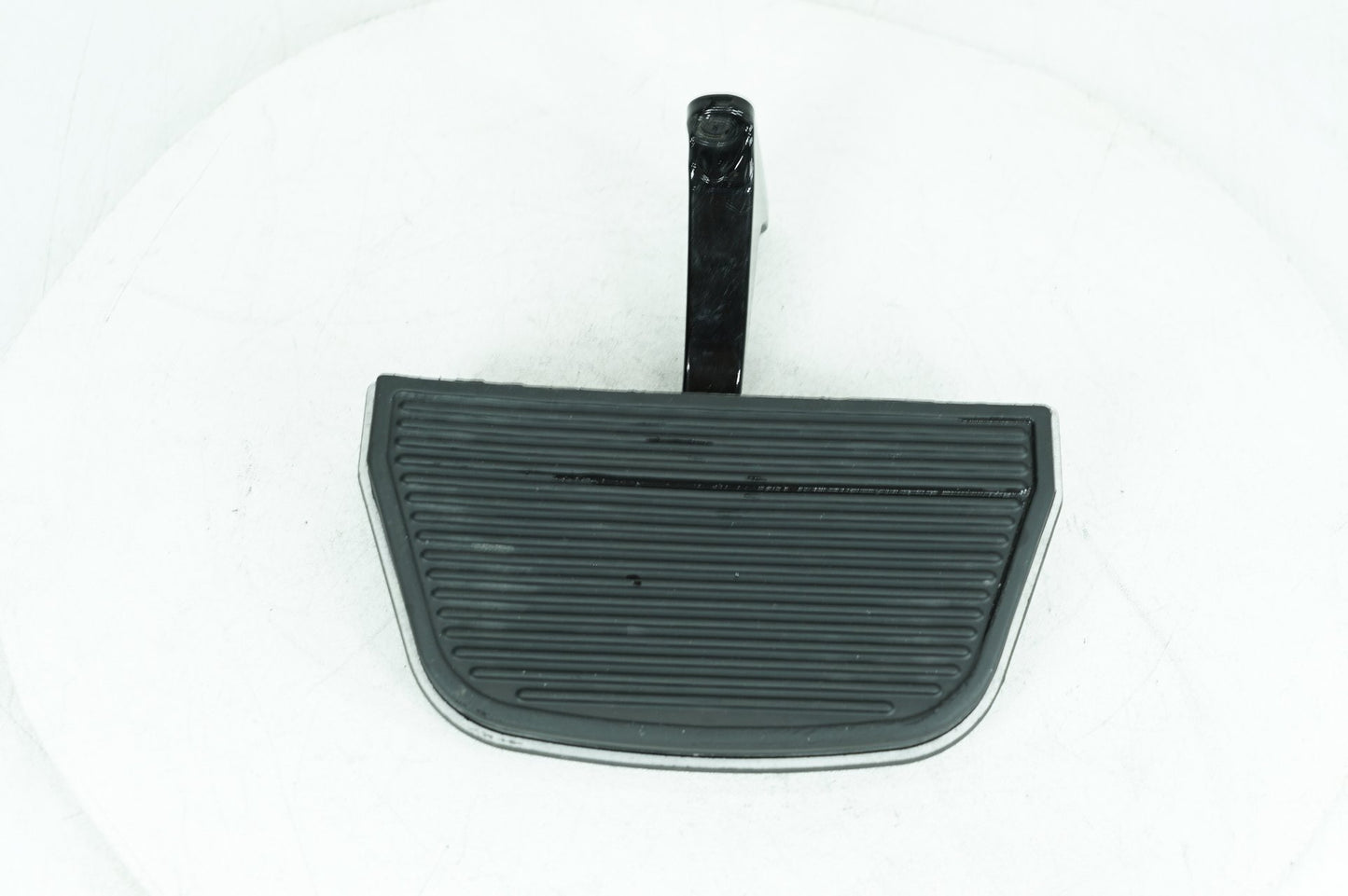 2008 - 2016 Harley-Davidson Touring Electra Glide Classic Rear Passenger 1 Foot Peg Step Rest  	50606-06