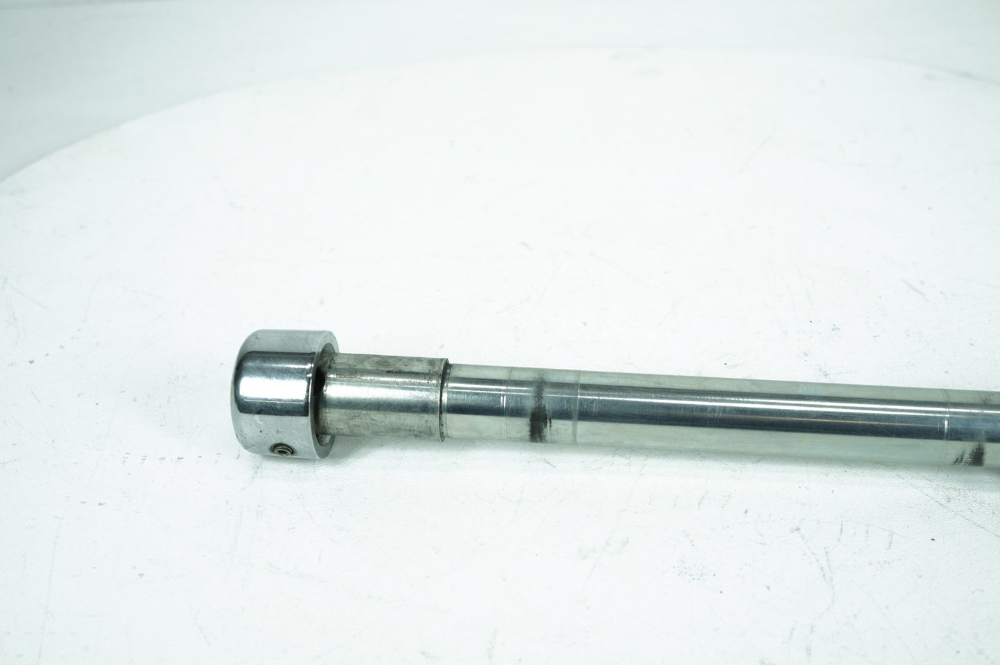 2000 - 2006 Harley-Davidson Touring Road King Custom Front Wheel Axle Bolt Shaft 43364-00