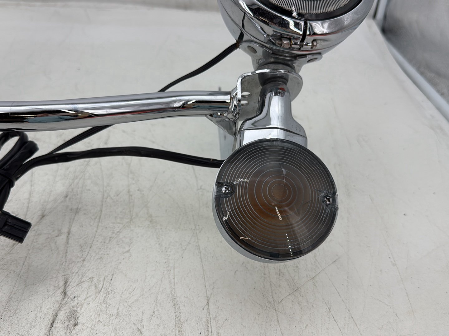 2007 Harley Electra Glide Touring Ultra FLHTCUI OEM Front Turn Signal Indicators Aux Light Bar