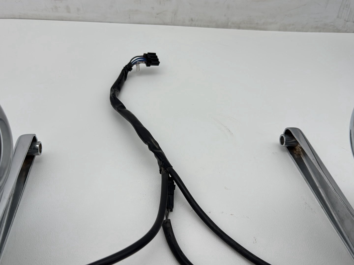2008 Harley Softail Deluxe FLSTN OEM Front Turn Signal Indicators Aux Light Bar