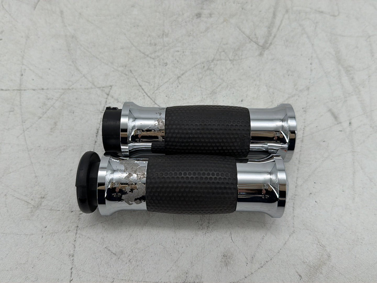 2005 Harley Softail Fat Boy FLSTF OEM Front Left Right Handgrip Hand Grips