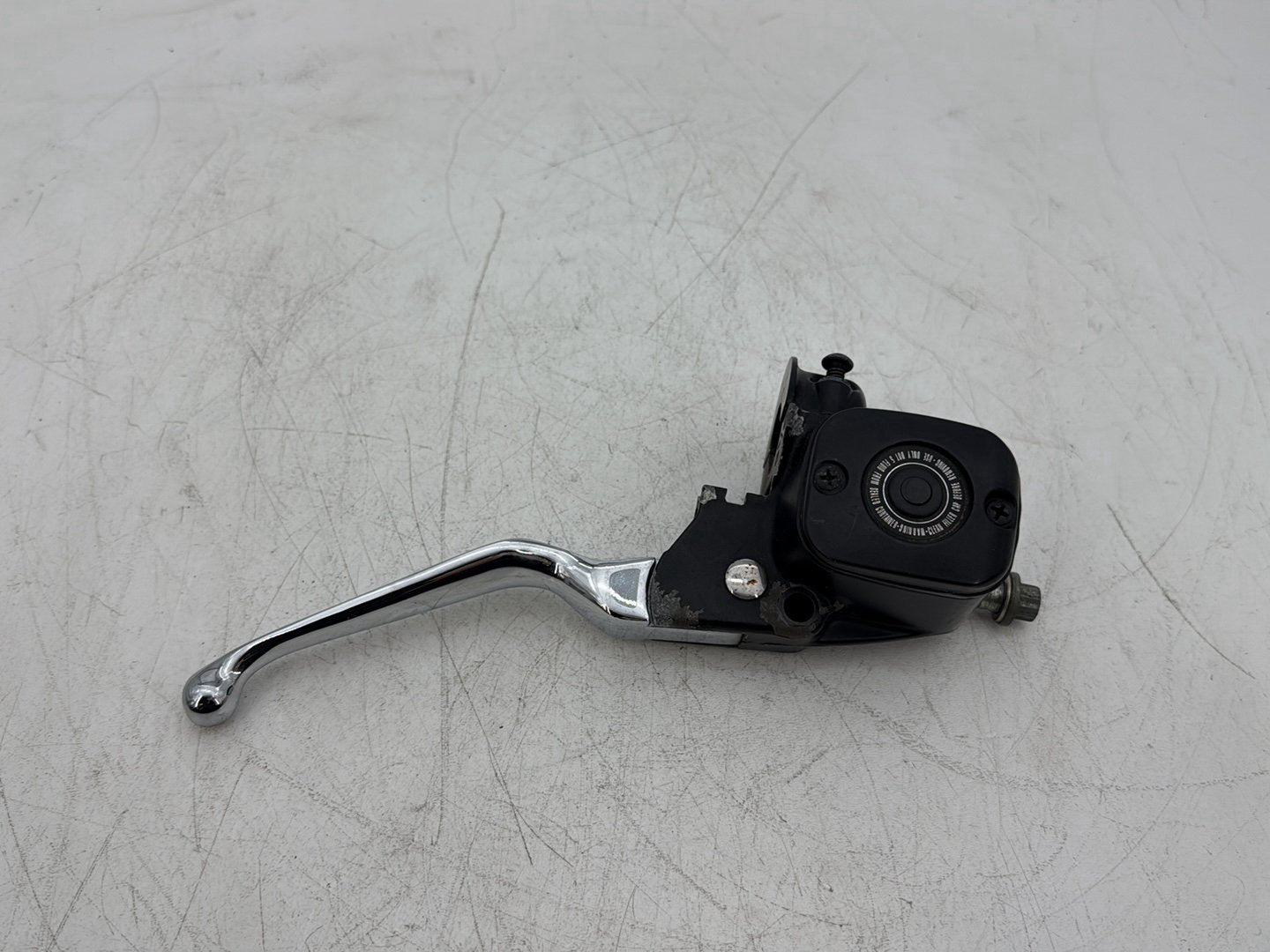 2005 Harley Dyna FXDWG Wide Glide OEM Front Right Hand Brake Lever Master Cylinder Reservoir