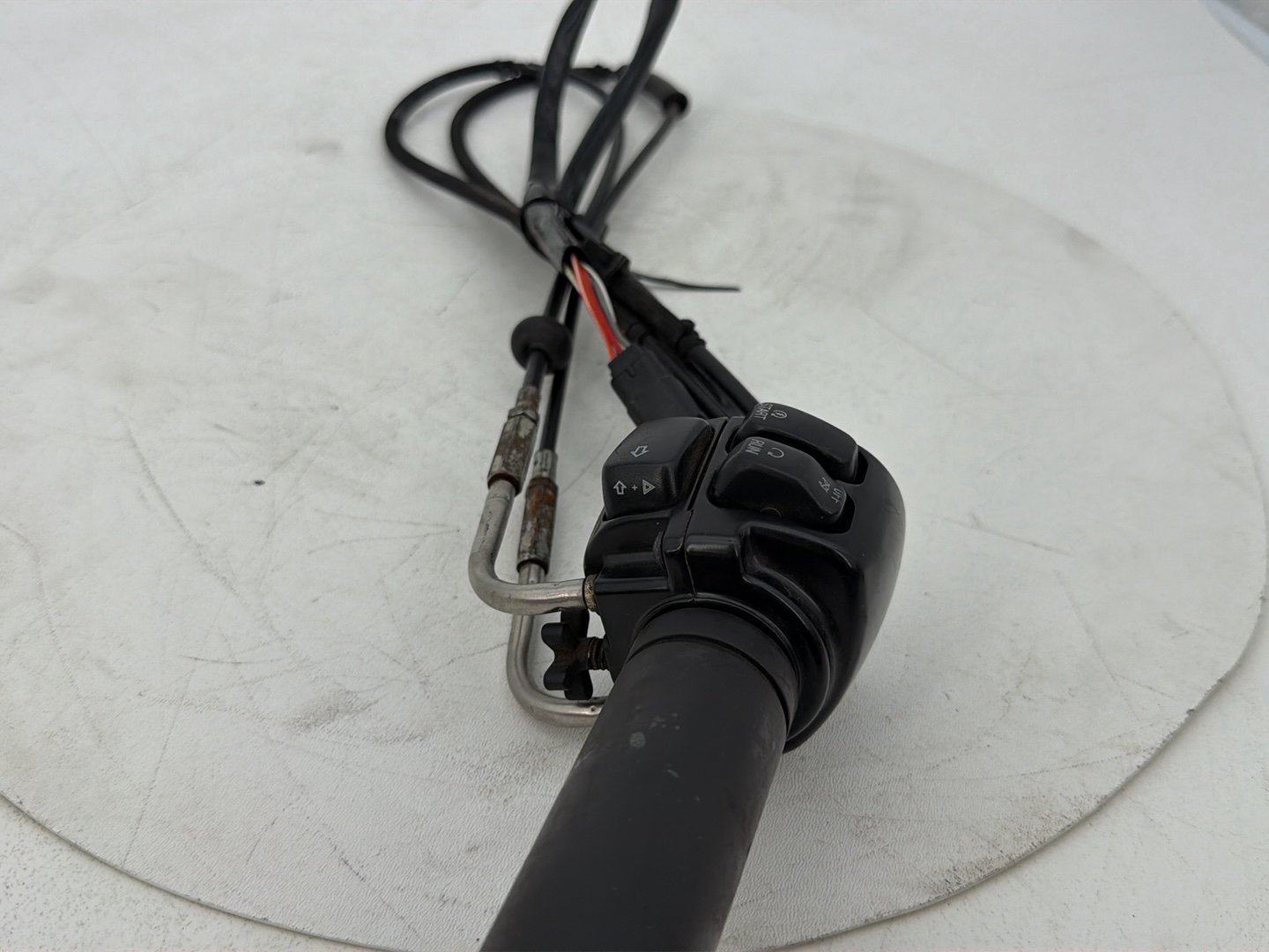 2007 - 2017 Harley-Davidson Dyna Super Glide Custom Right Engine Start Kill Switches Controls 71589-96B , 56421-06