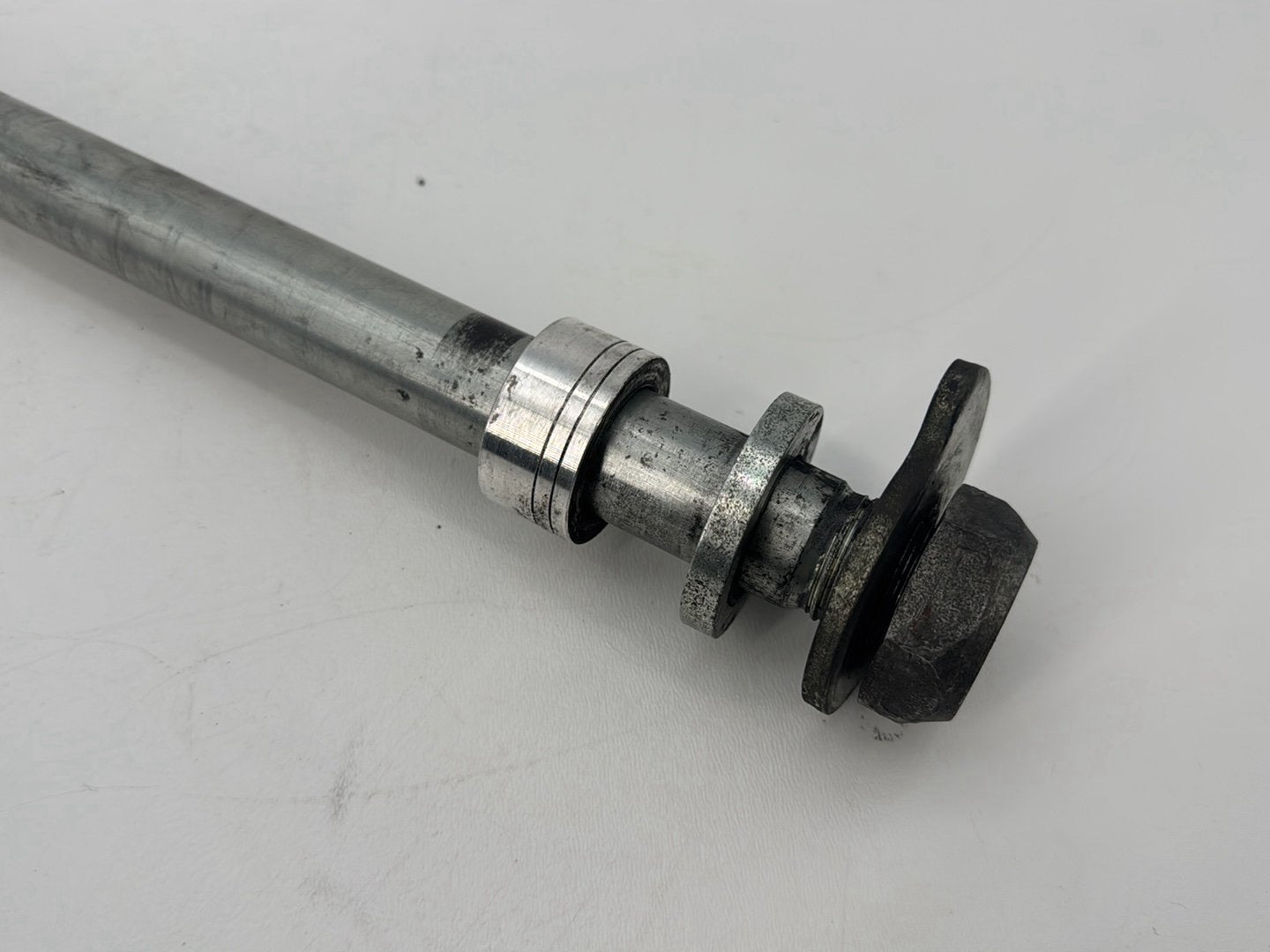 2007 - 2012 Harley-Davidson Touring Road Glide Rear Wheel Axle Bolt Shaft 	41056-09