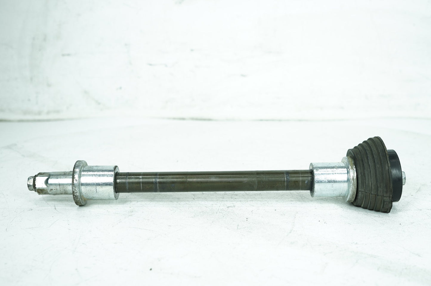 2008 - 2016 Harley-Davidson Touring Road Glide Ultra Rear Fork Swingarm Pivot Bolt Shaft 47540-11