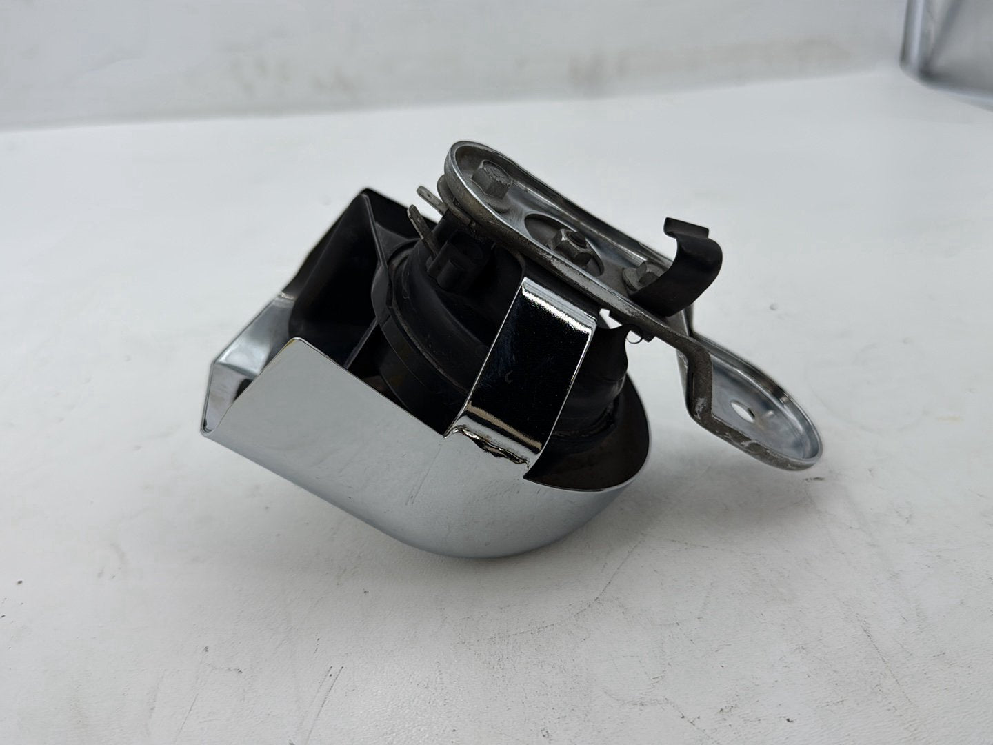 2013 Harley Street Glide Touring FLHX OEM Horn Signal Klaxon Chrome Cover
