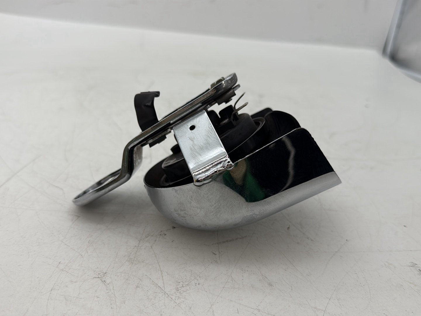 2005 Harley Touring FLHRCI Road King Classic OEM Horn Signal Klaxon Chrome Cover