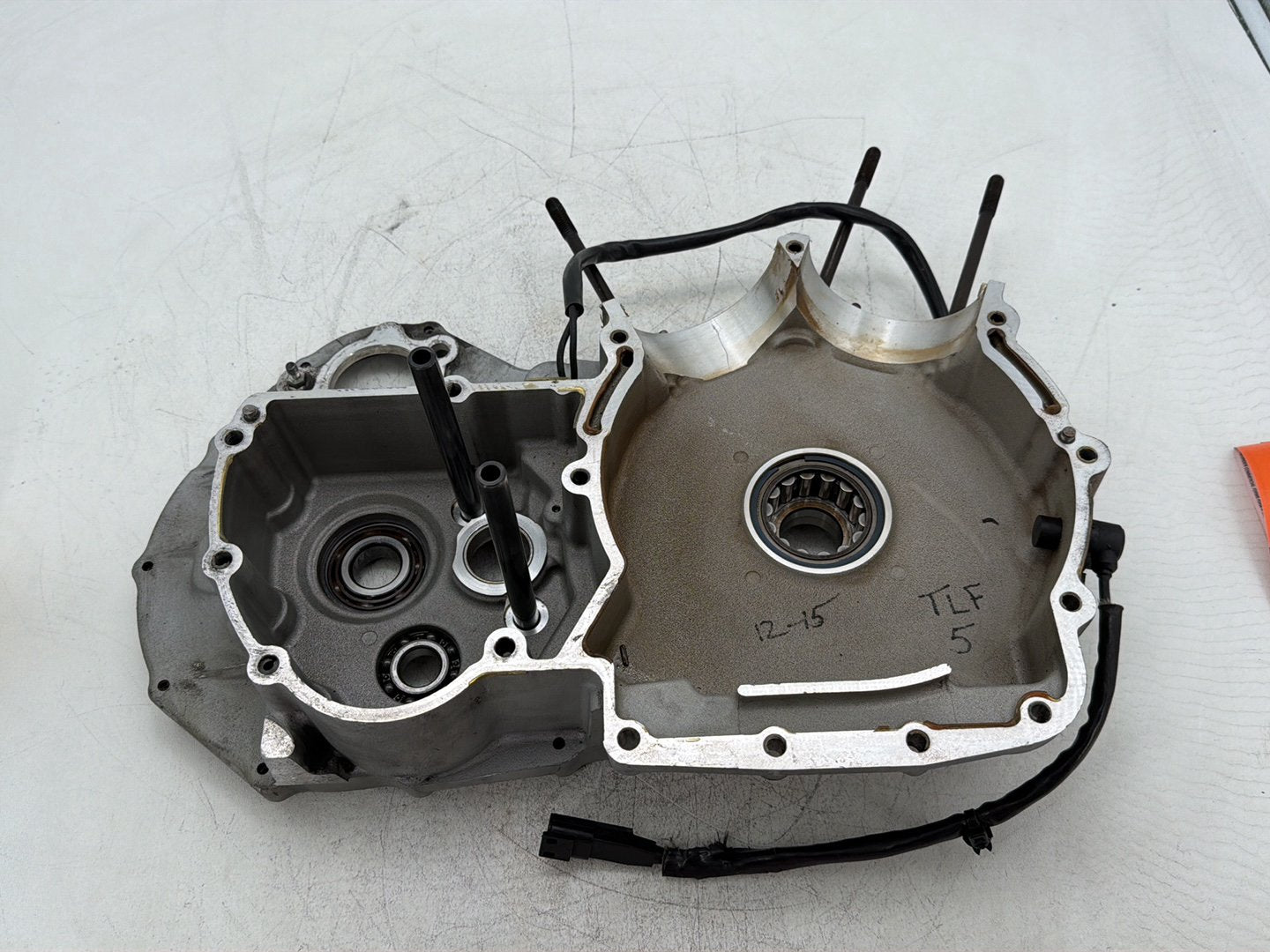 2004 Harley Sportster XL883C 883 Custom OEM Crankcase Shaft Engine Motor Cover