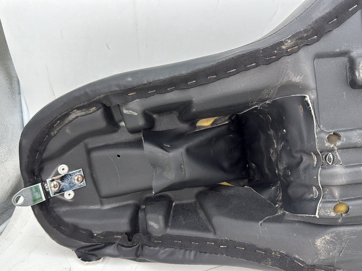 2005 Harley Road Glide Touring FLTRI OEM Passenger Rider Driver Seat Saddle