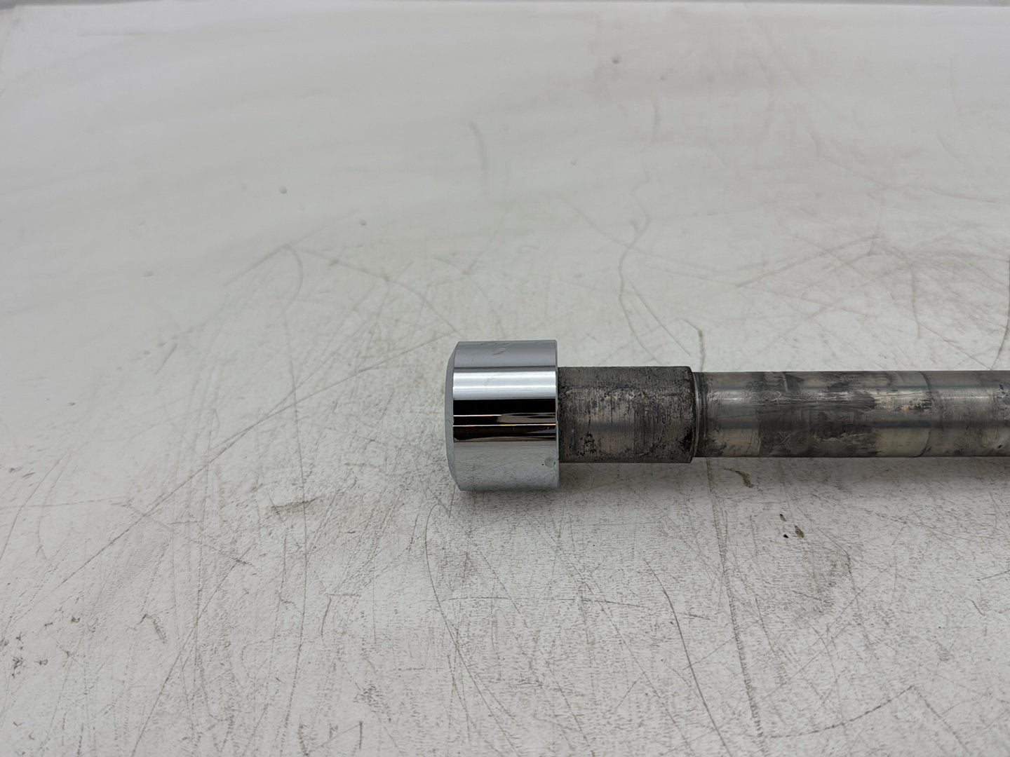 2008 Harley Dyna FXDL Low Rider Anniversary OEM Front Wheel Axle Bolt Shaft