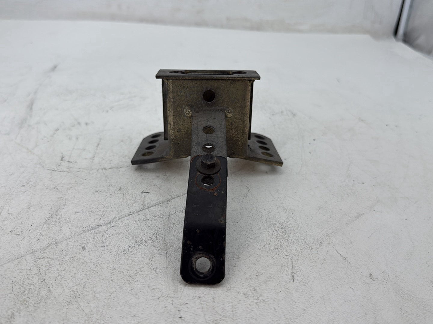 2003 Harley Electra Glide Touring Ultra FLHTCUI OEM Driver Rider Backrest Bracket Mount 52589-09A