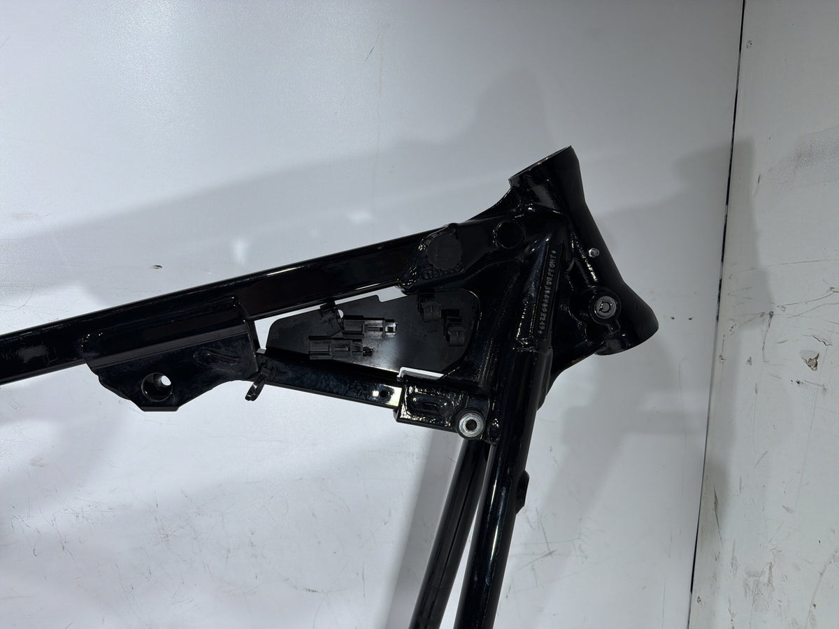 2006 Harley Softail Deuce FXSTDI OEM Body Main Frame Chassis SLVG 48887-00A