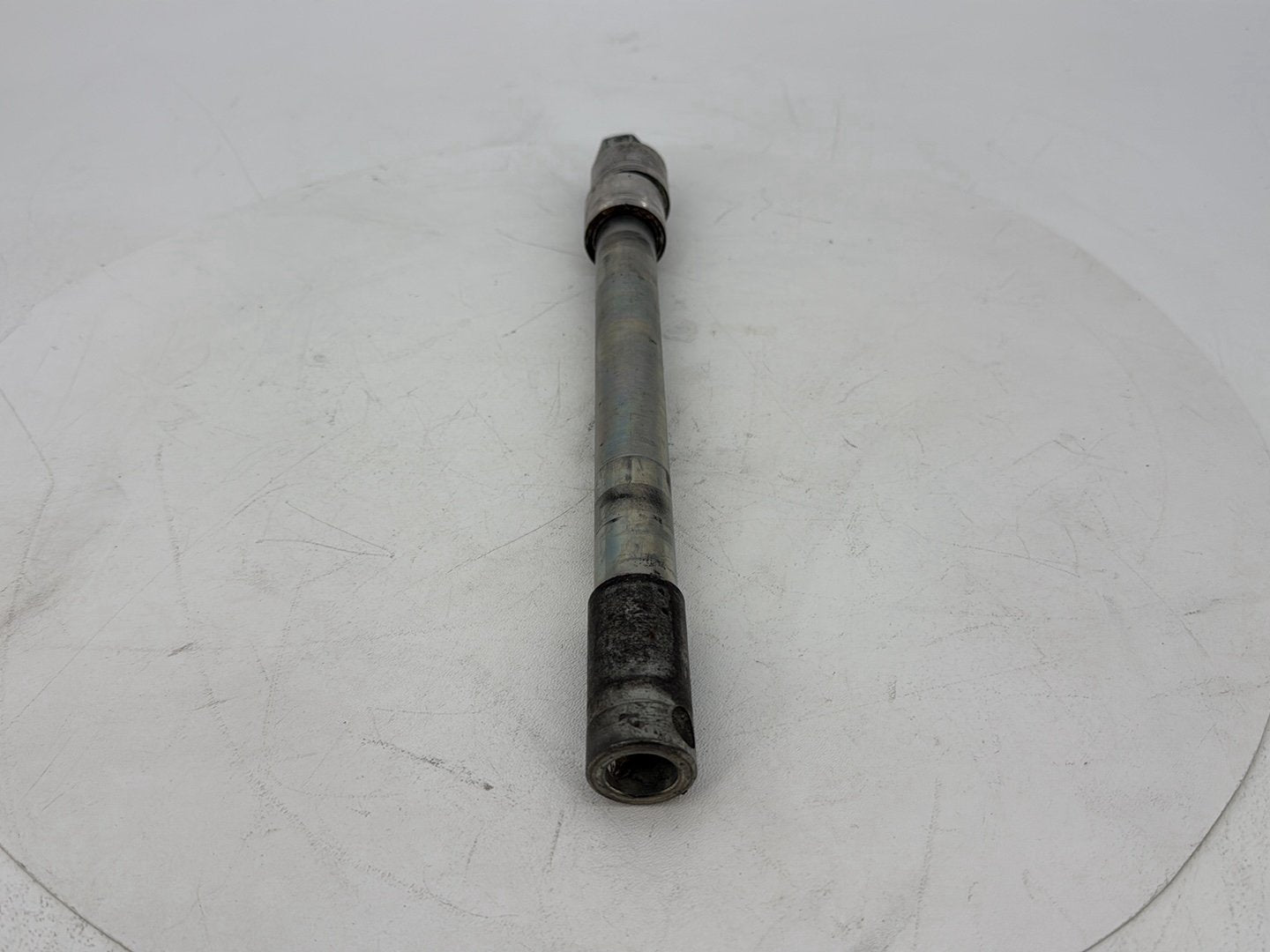 2007 - 2011 Harley-Davidson Touring Electra Glide Ultra Front Wheel Axle Bolt Shaft 41547-07A