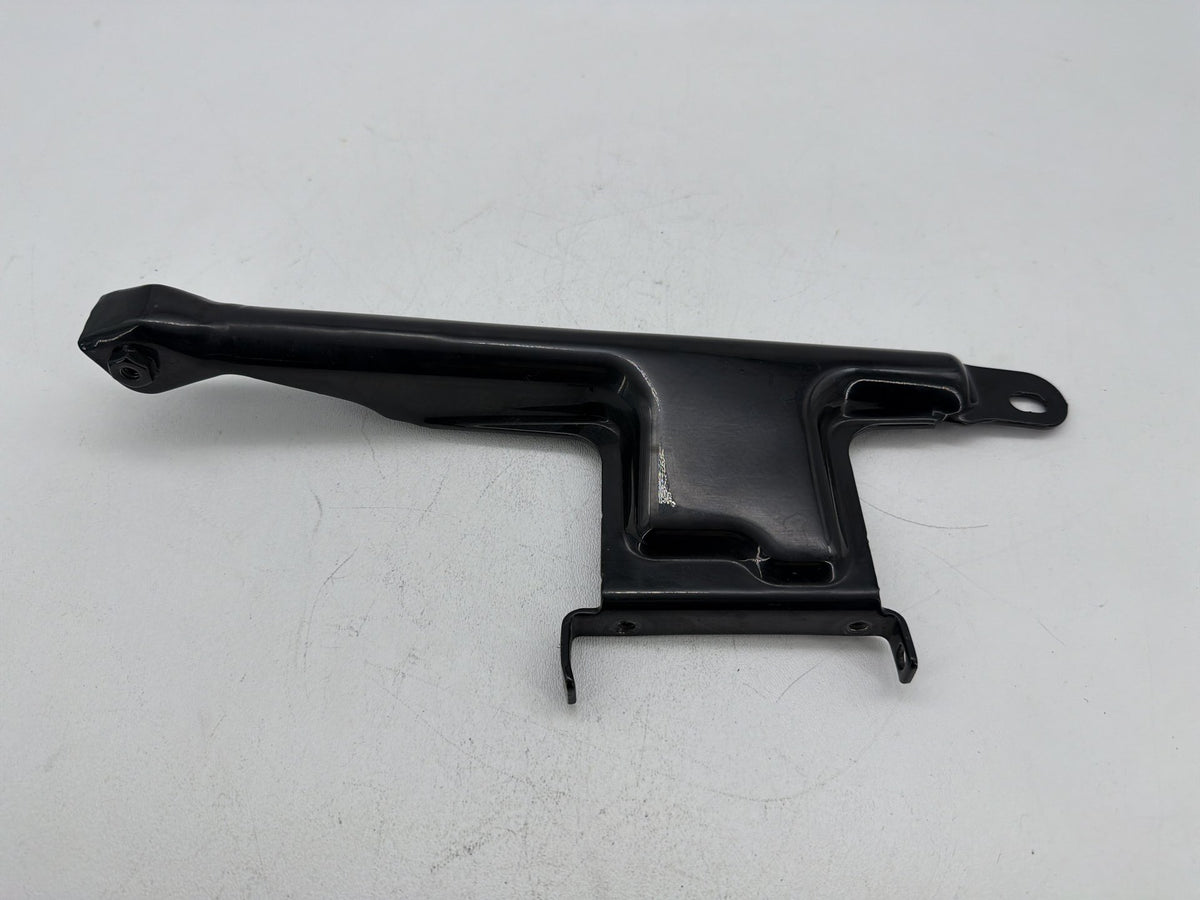 2011 Harley Softail Deluxe FLSTN OEM Seat Bracket Mount Support Mounting