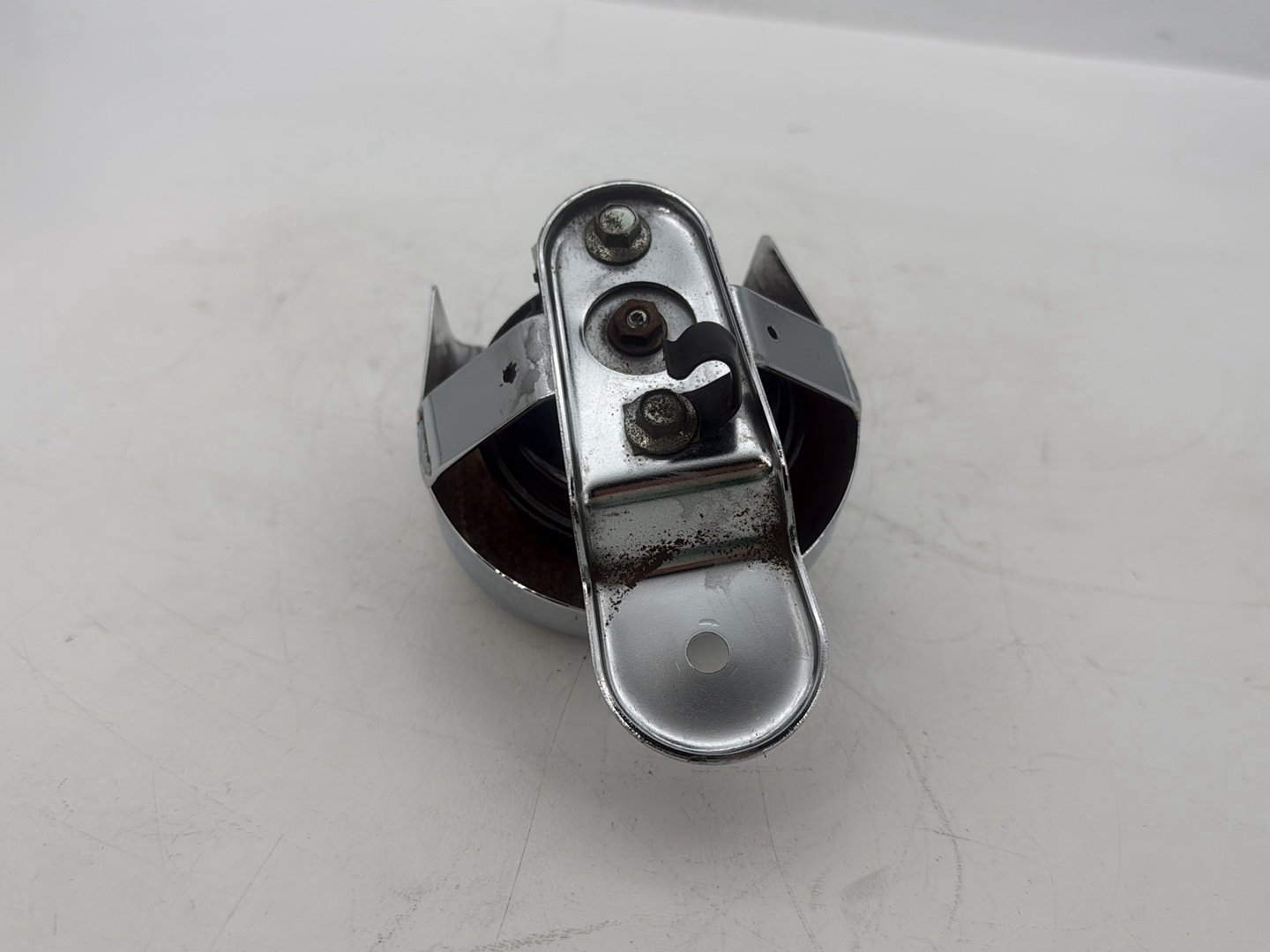 2005 Harley Touring FLHRCI Road King Classic OEM Horn Signal Klaxon Chrome Cover