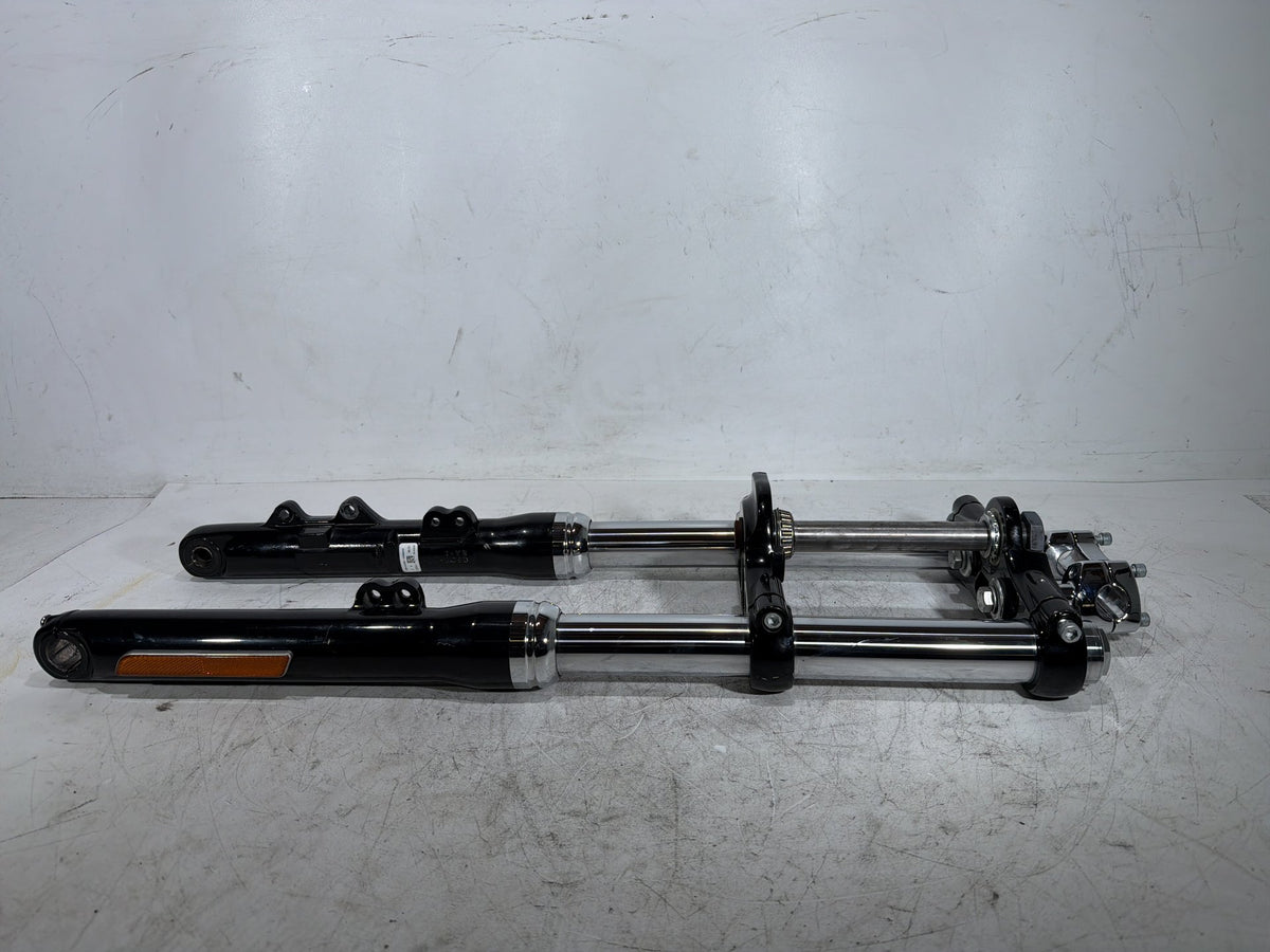 2017 Harley Dyna Street Bob OEM Front Triple Tree Set & LH RH Fork Legs Sliders