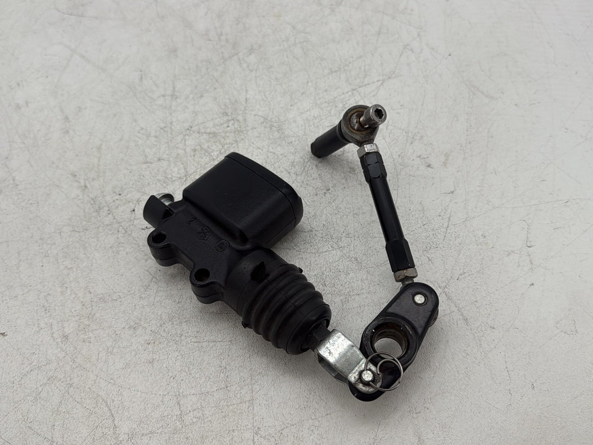 2019 Harley Softail Street Bob FXBB OEM Rear Brake Master Cylinder Reservoir