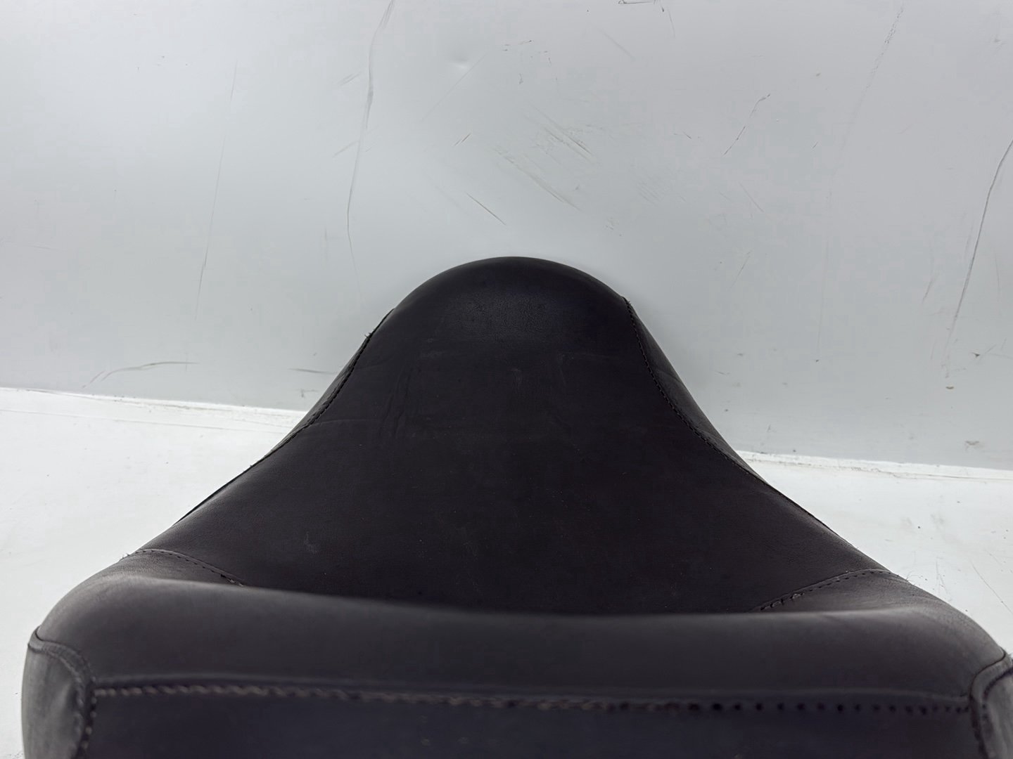 2005 Harley Dyna FXDWG Wide Glide OEM Passenger Rider Driver Seat Saddle