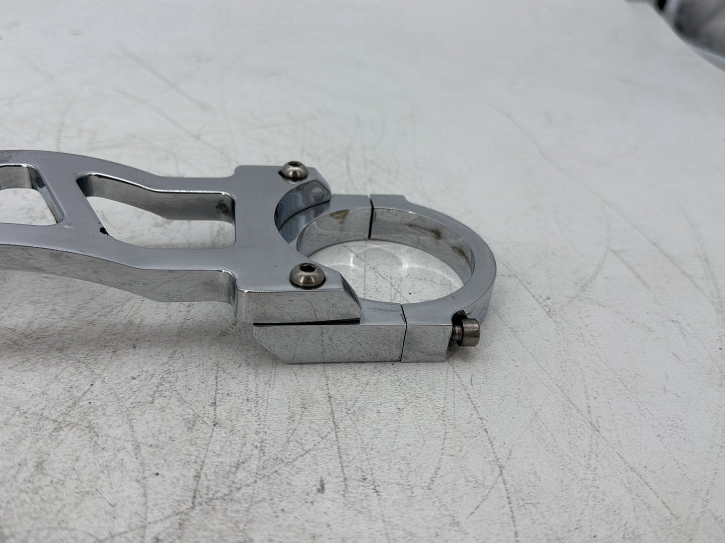 2000 Harley Dyna FXDWG Wide Glide OEM Front Fork Bracket Cover 45685-93