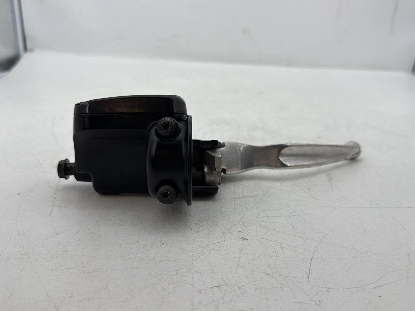 2014 Harley Street Glide Touring FLHXS OEM Front Right Brake Lever Master Cylinder