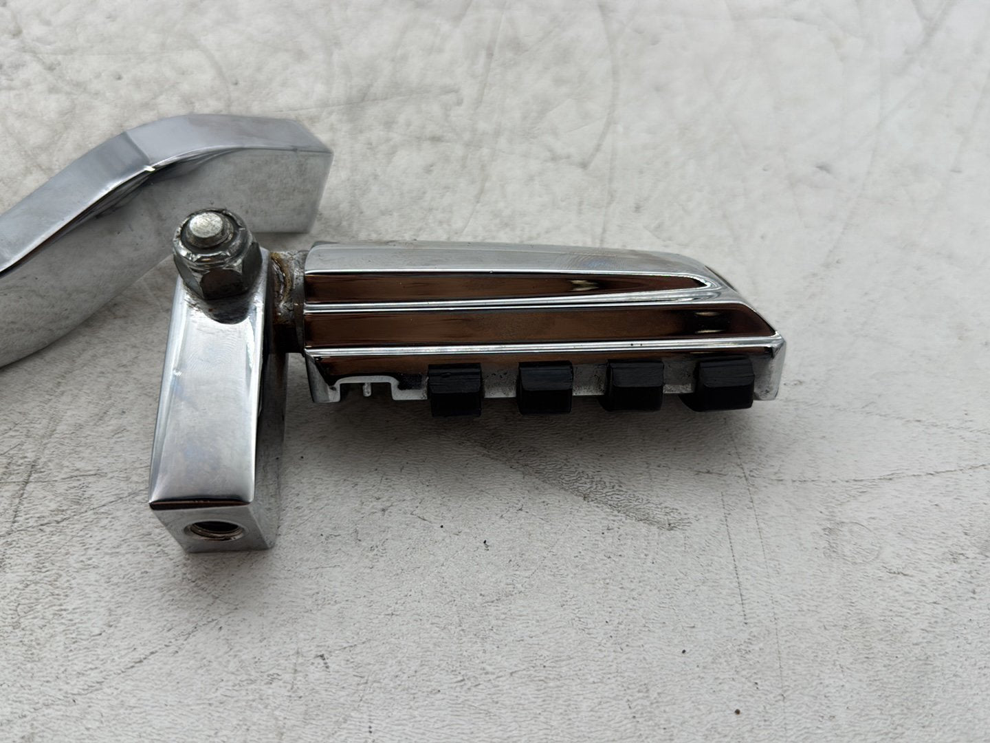 2003 Harley Dyna Wide Glide FXDWG OEM Passenger Left & Right Foot Pegs