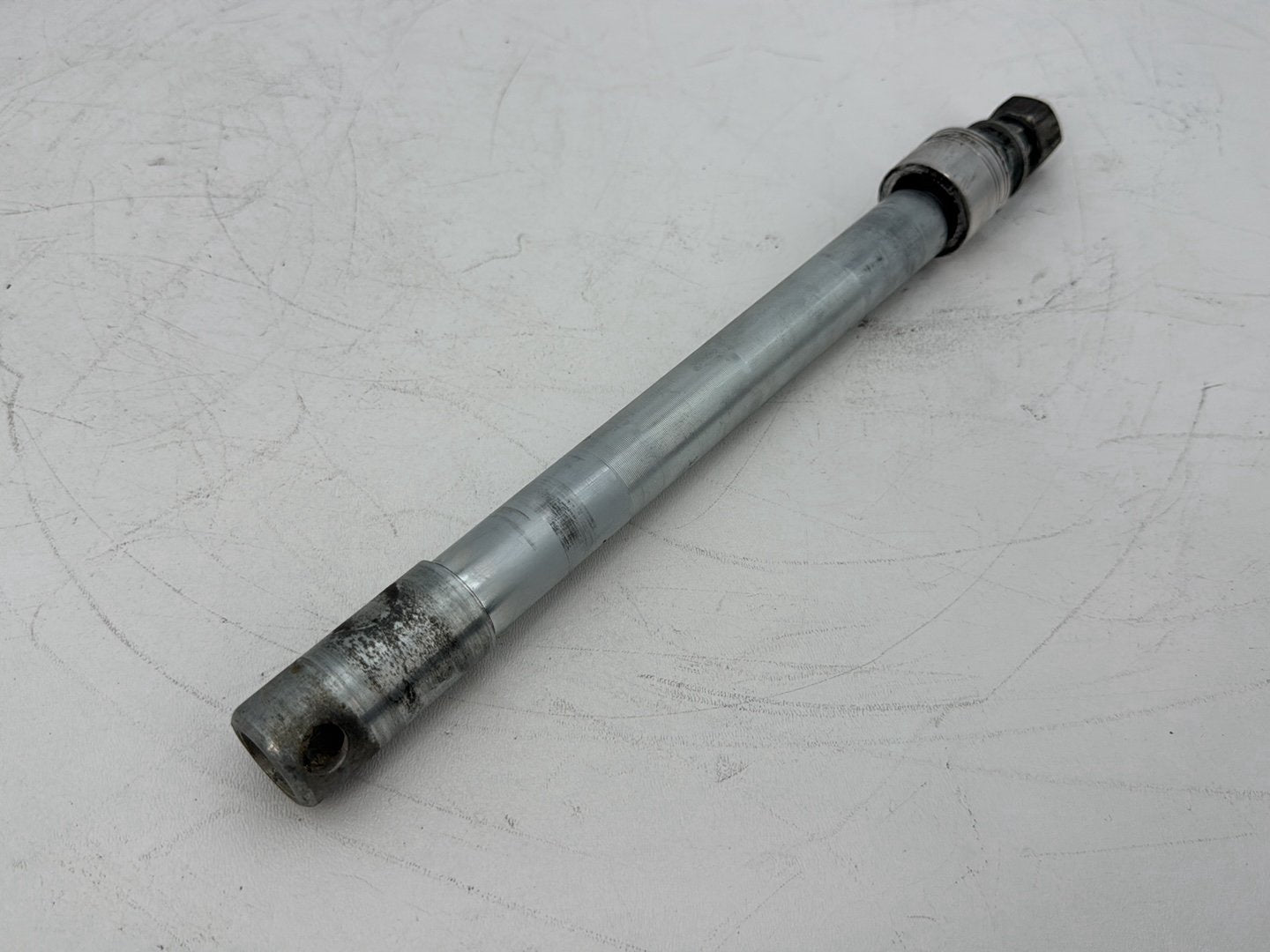 2008 - 2016 Harley-Davidson Touring Electra Glide Ultra Front Wheel Axle Bolt Shaft 41547-07A
