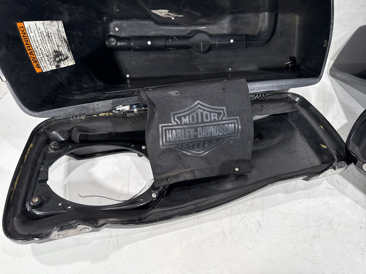 2006 Harley Road King Touring Custom OEM Left Right Saddlebags Luggage NOKey