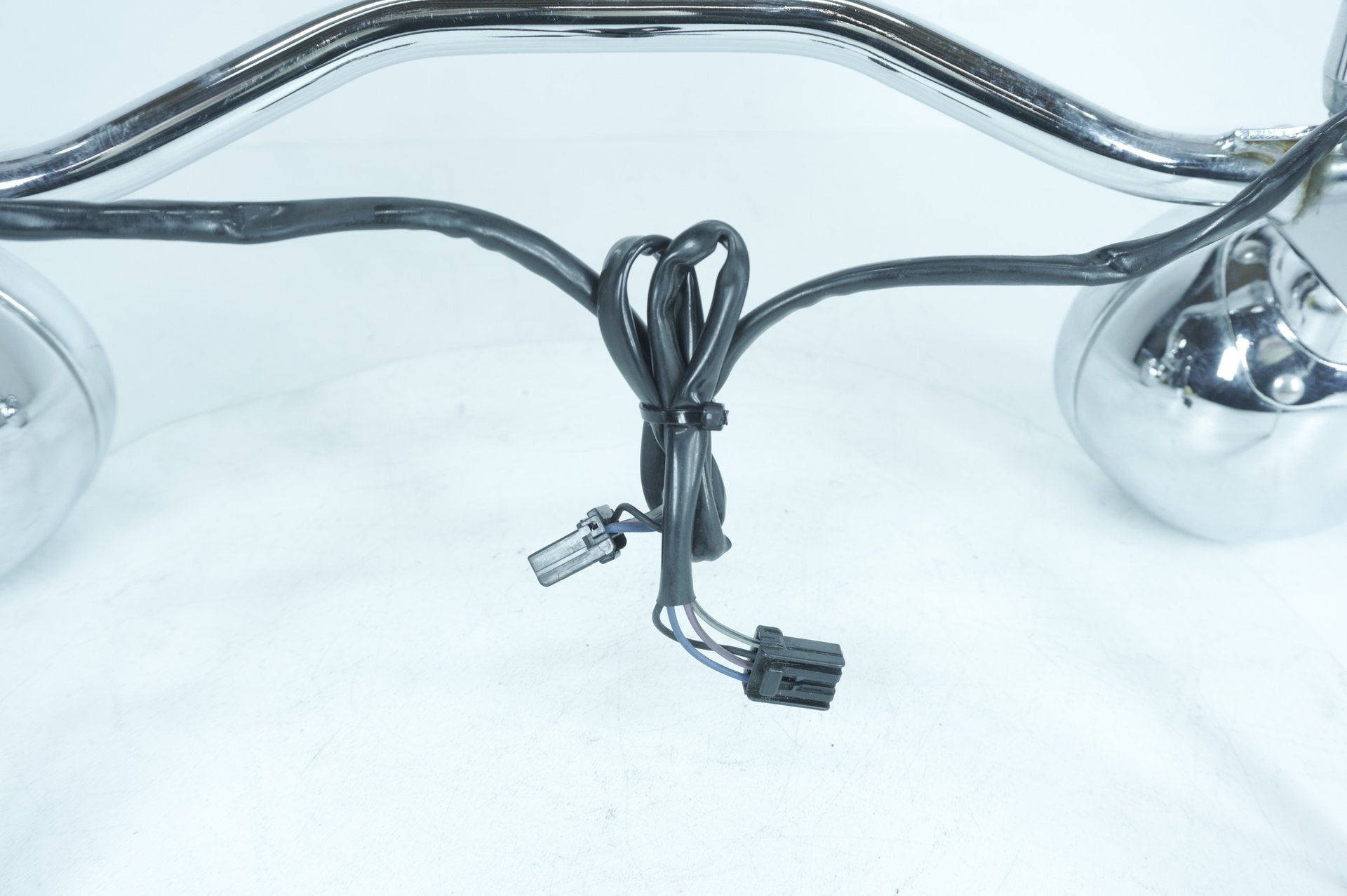2007 - 2012 Harley-Davidson Touring Electra Glide Classic Front Turn Signal Indicators Aux Light Bar  	68712-94A