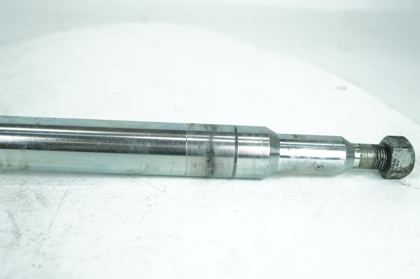 1999 - 2006 Harley-Davidson Touring Electra Glide Classic Front Wheel Axle Bolt Shaft  	43364-00