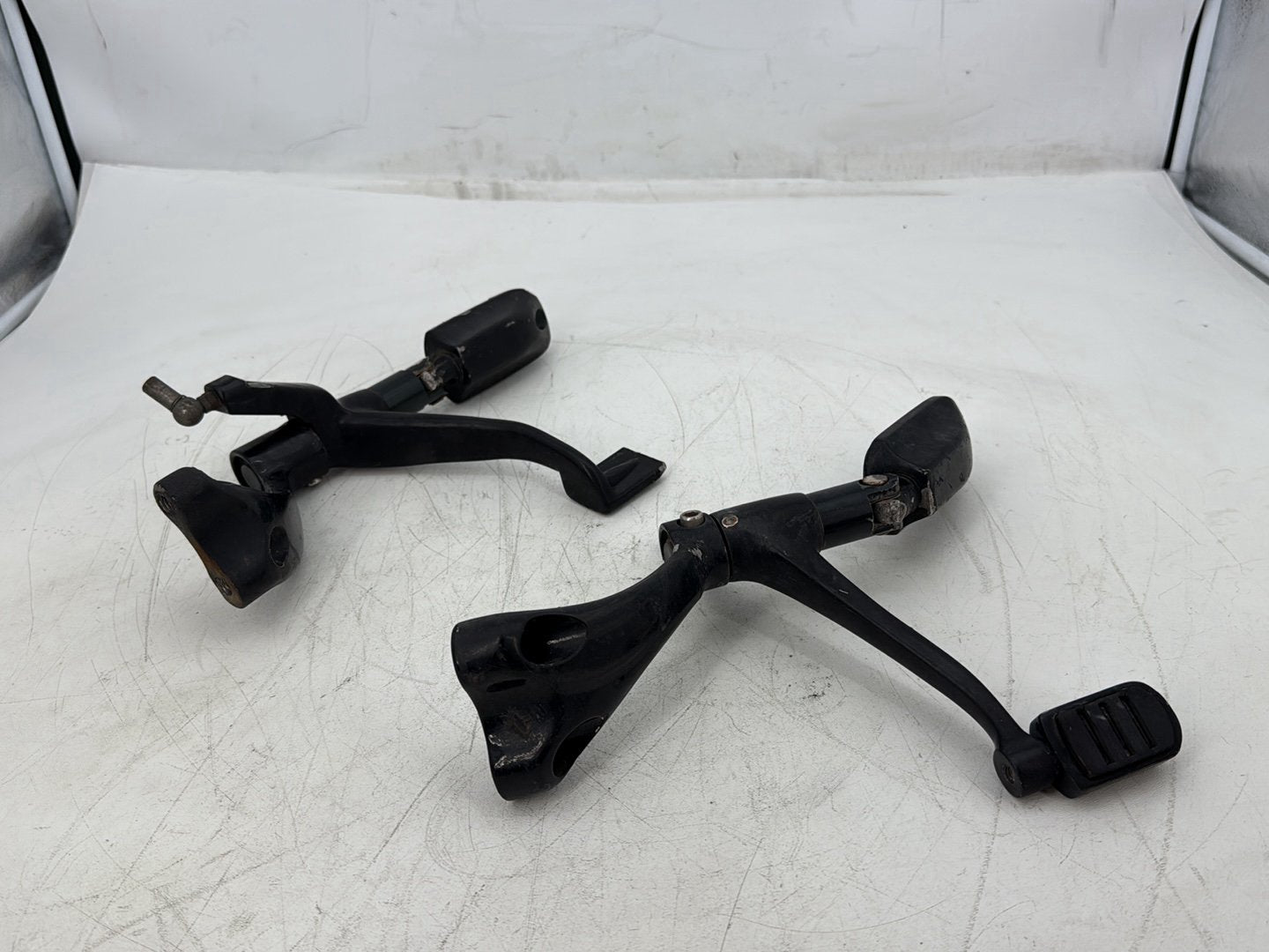 2008 Harley Sportster XL883L 883 Low OEM Left Right Foot Brake Control Pegs