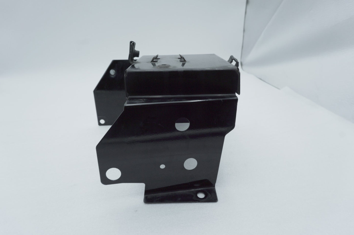 1999 - 2006 Harley-Davidson Touring Electra Glide Battery Tray Bracket Holder Carrier 66281-02A