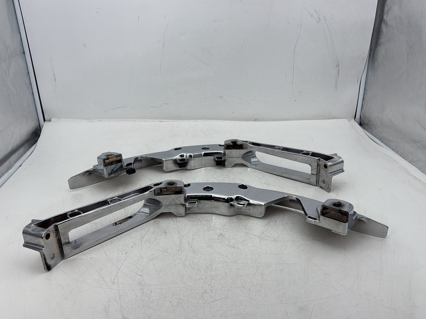 2014 Harley Street Glide Touring FLHXS OEM Left Right Saddlebag Fender Struts Brackets