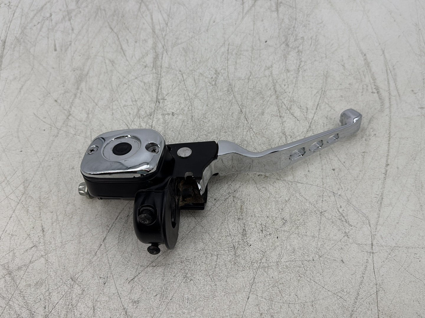 2000 Harley Softail FLSTC Heritage Classic OEM Front Right Brake Lever Master Cylinder