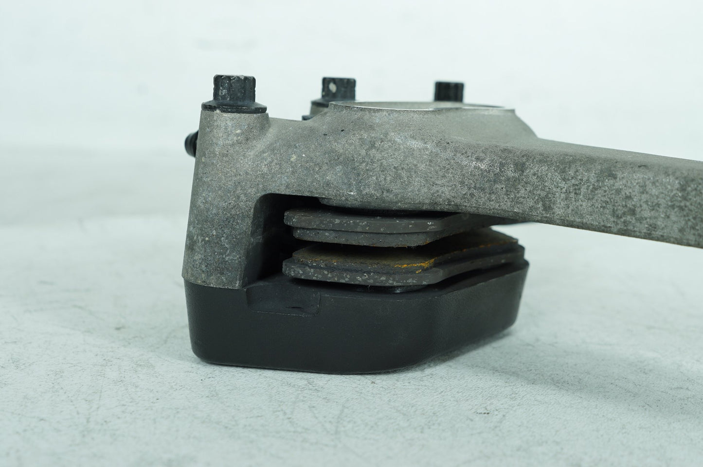 1999 Harley-Davidson Touring Road King Rear Brake Caliper Bracket 44016-00D