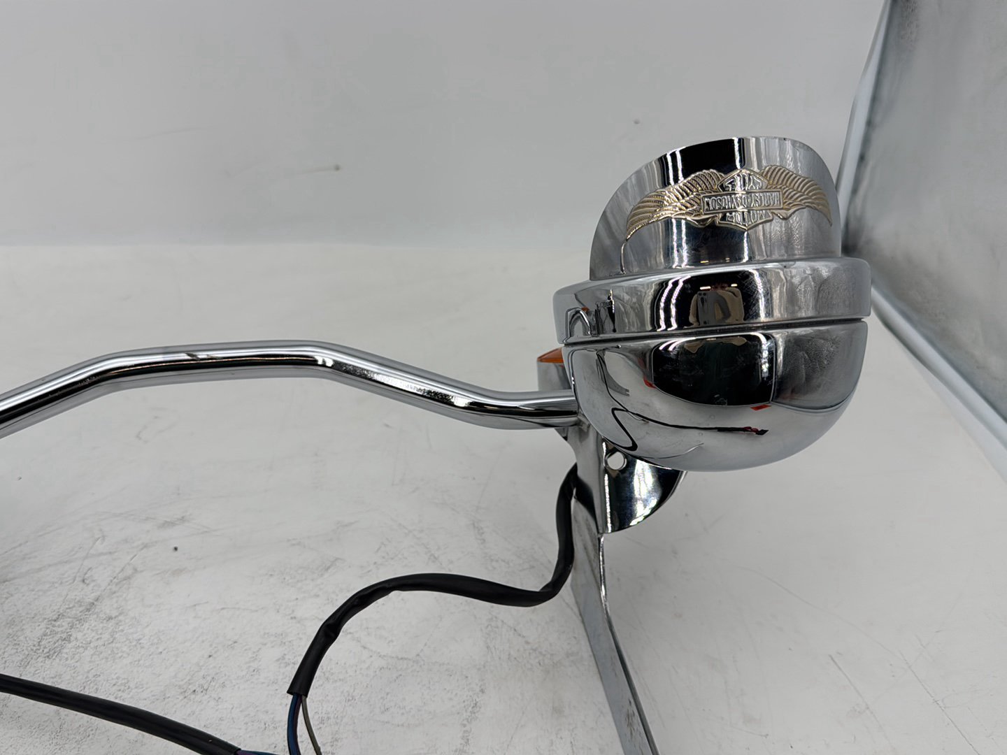 1999 - 2006 Harley-Davidson Touring Electra Glide Classic Front Turn Signal Indicators Aux Light Bar  	68712-94A