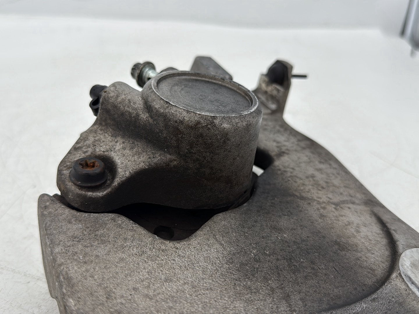 1995 Harley Touring FLHTCI Electra Glide Classic OEM Rear Back Brake Caliper w/ Bracket