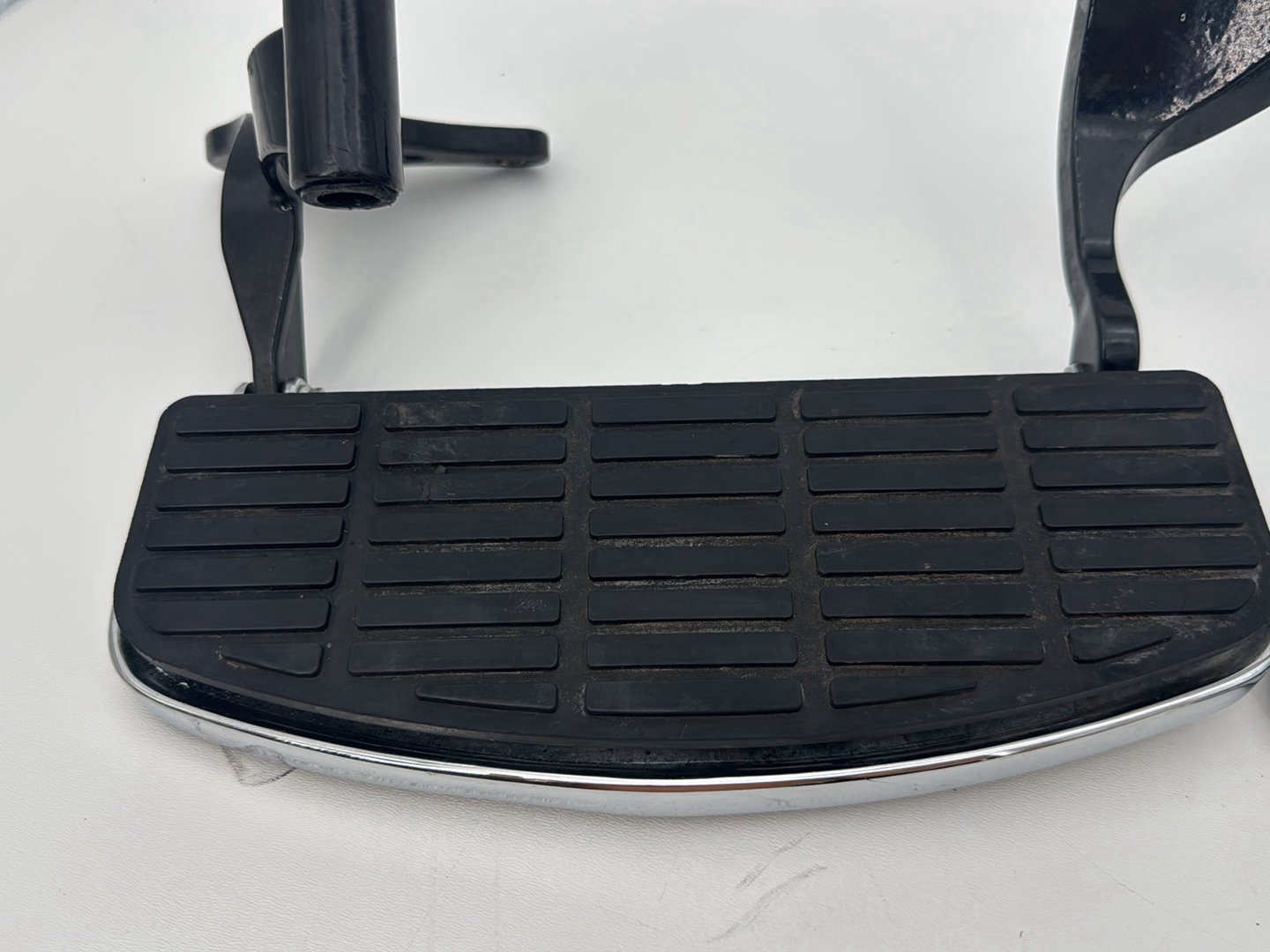 1999 - 2006 Harley-Davidson Dyna Low Rider Left Right Driver Floorboard Foot Rest 50614-06